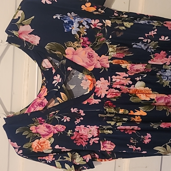 1x flowy floral top Bellamie - Picture 5 of 6
